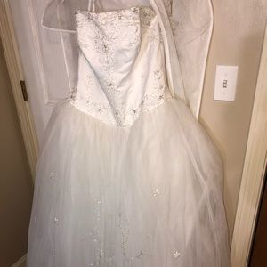 Mary’s Size 14 Wedding/ Prom Dress